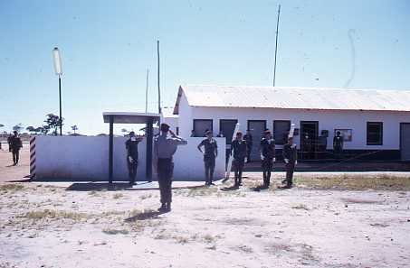 lusoformaturadaguardanaportadearmasem1planoo2comandantedocicmajorbandeira.jpg