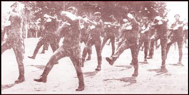 DESFILE DA COMPANHIA NO FIM DO CURSO NO C.I.C. 17-05-1973